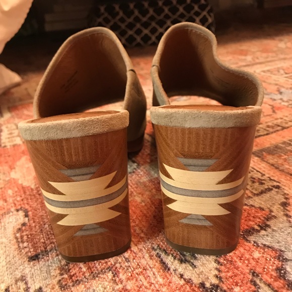 NEVER WORN Frye wedges